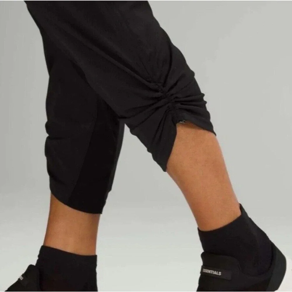 Lululemon Women Solid Black Dance Studio Mid-Rise Crop 25
